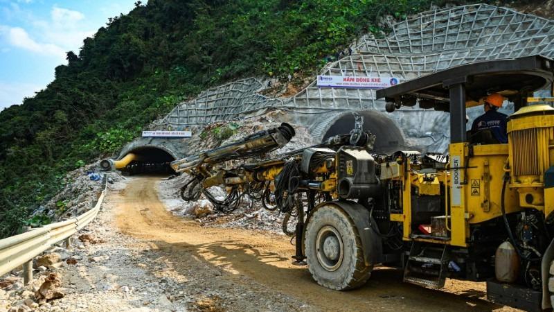 hinh anh khoan dia chat thi cong